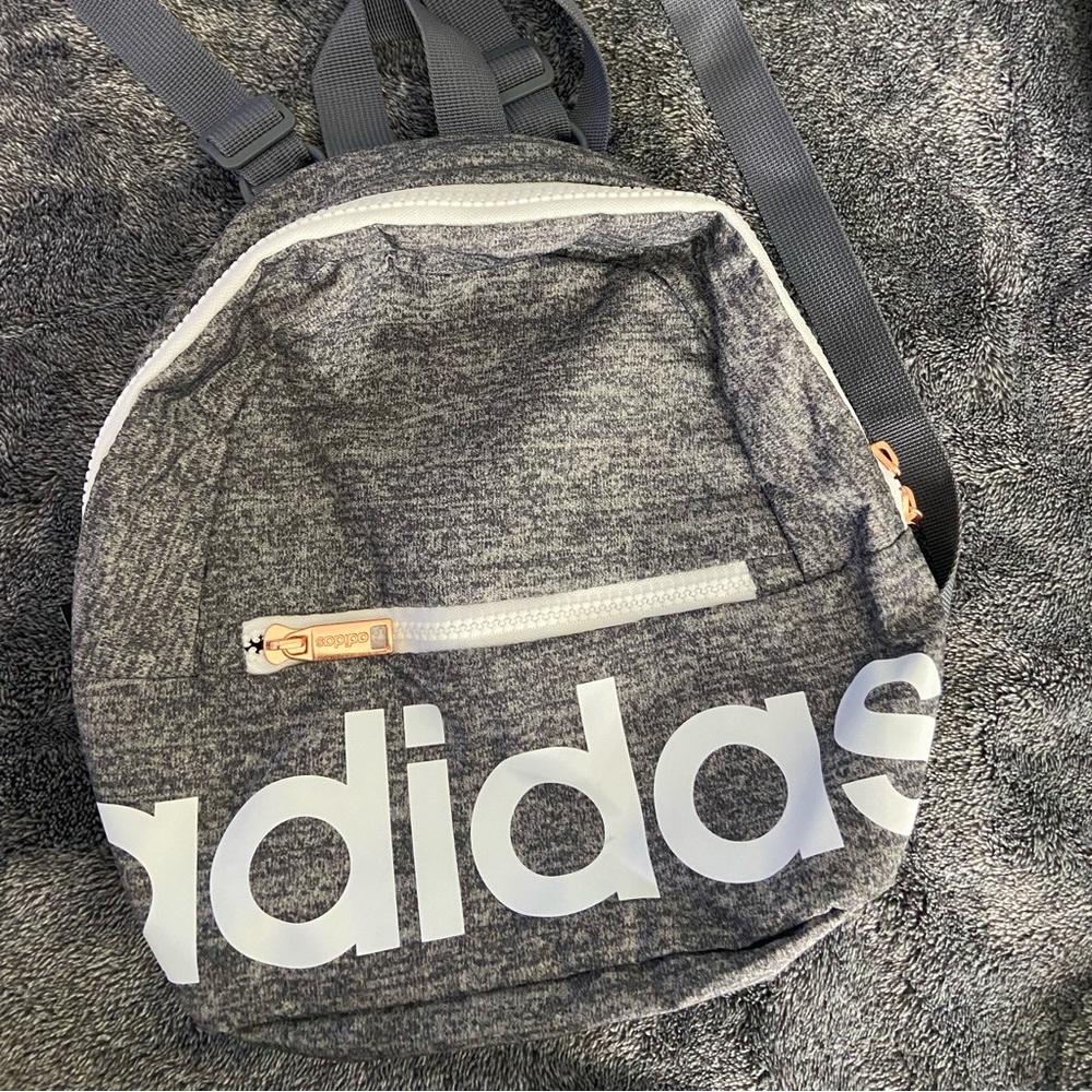 Adidas bag. Give me your best prices😁